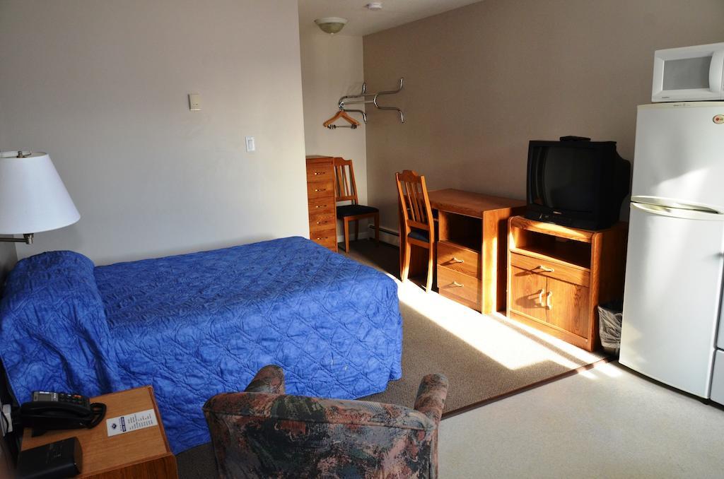 Blue Bell Inn Fort Nelson Chambre photo