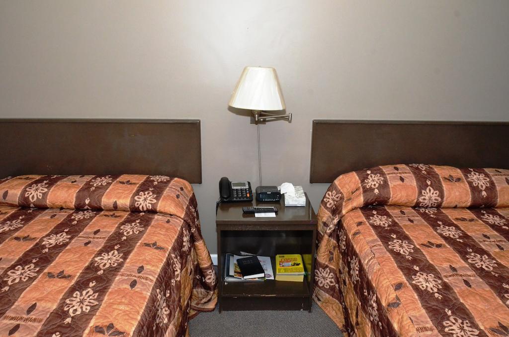Blue Bell Inn Fort Nelson Chambre photo